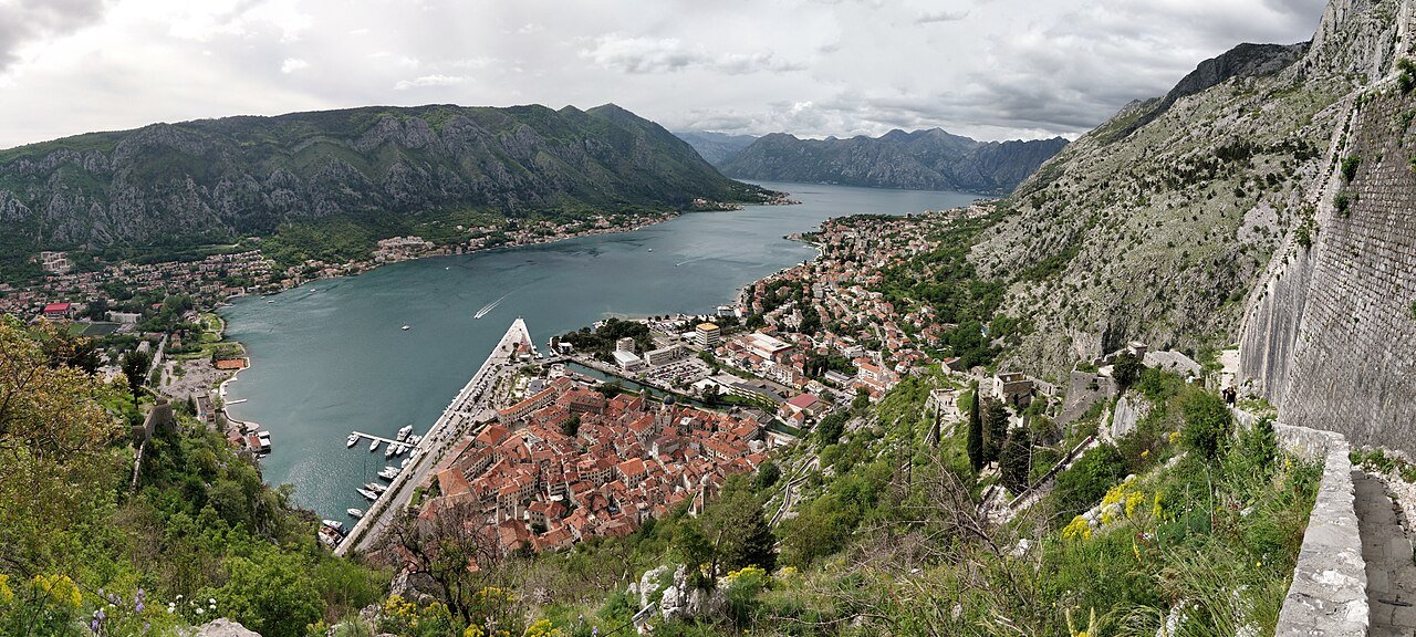 Pogled na Kotor i Bokokotorski zaliv